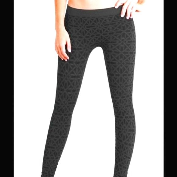 Snowflake Leggings In Charcoal Gray - Picture 1 of 1